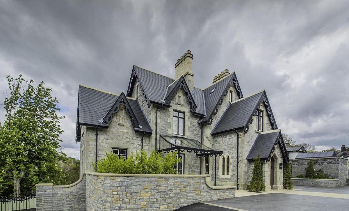 Cae Court Hotel Bridgend  Eksteriør bilde